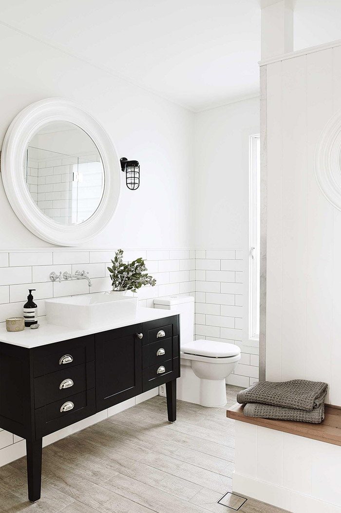 black-white-bathroom-mirror-toilet-jun15-20151016094147~q75,dx1920y-u1r1g0,c--
